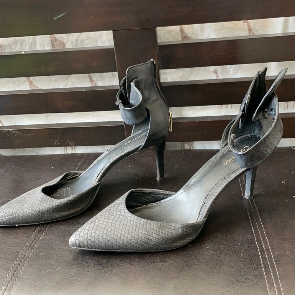 Black pointy toe Calvin Klein heels sz 8.5